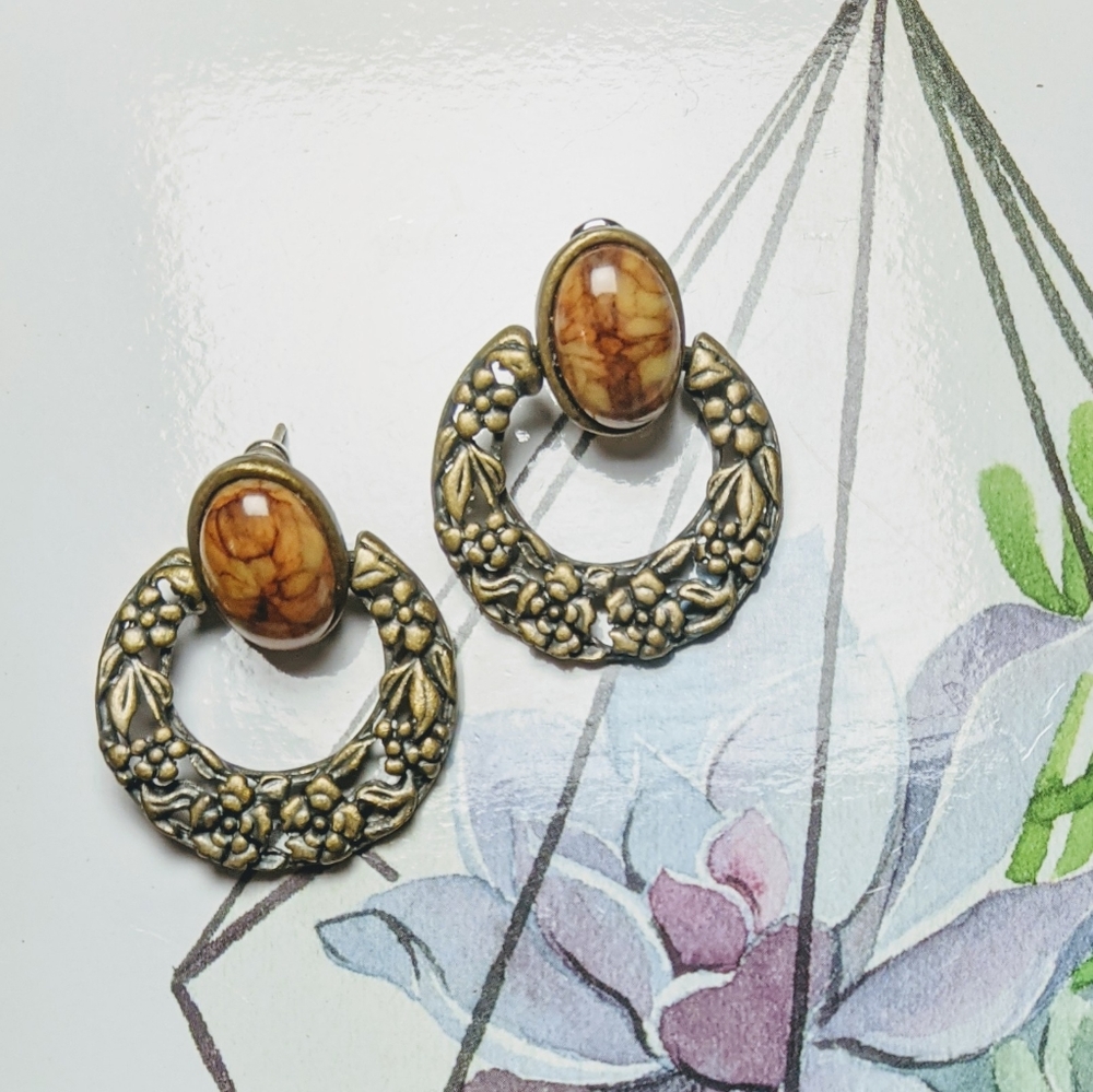 Vintage Door Knocker Style Antiqued Gold Tone Post Earrings Agate Stone